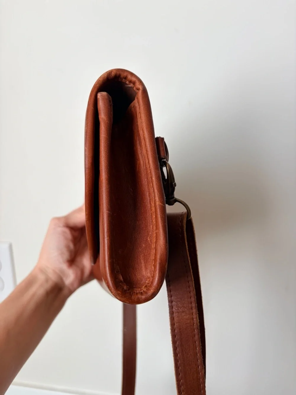 Nena & Co Tesoro Crossbody Wallet in Cafe - Picture 3 of 8